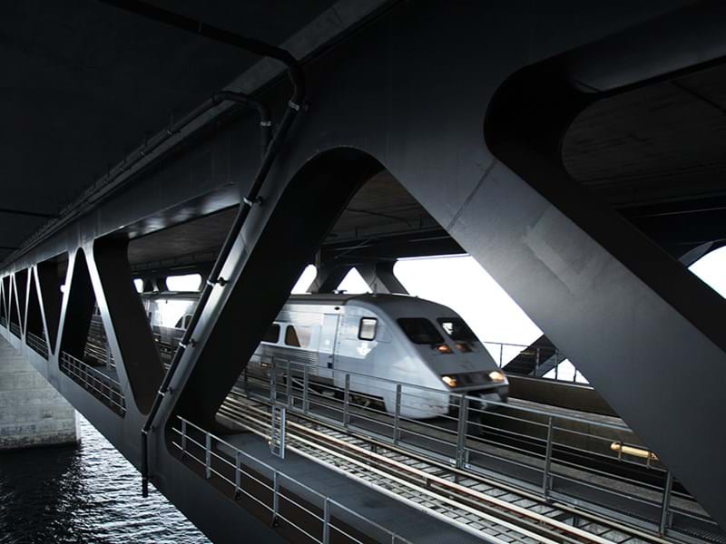 SJ Snabbtåg 2000 med transporttyg från Svensson