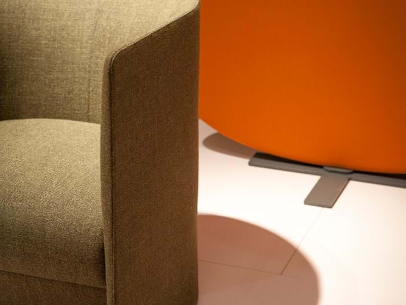 Tacchini med Svenssons möbeltyg Rami